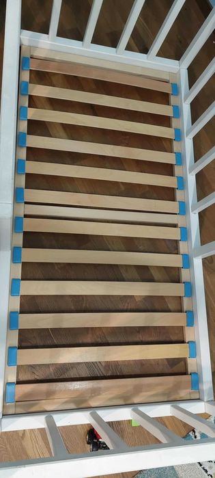 Детско дървено легло