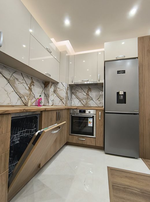 Дава се под наем Тристаен апартамент в Пловдив, Южен - 92 кв.м за 612 € - Снимка #1