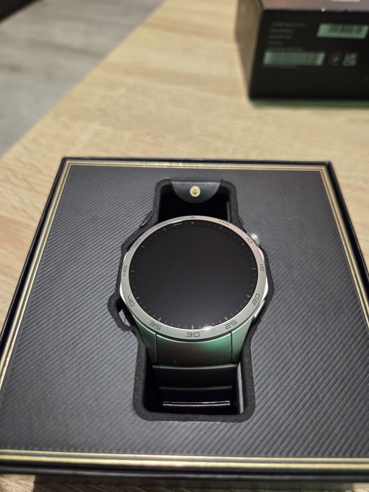 Vand Huawei Watch GT 4 sau schimb cu Galaxy Watch 6 Classic