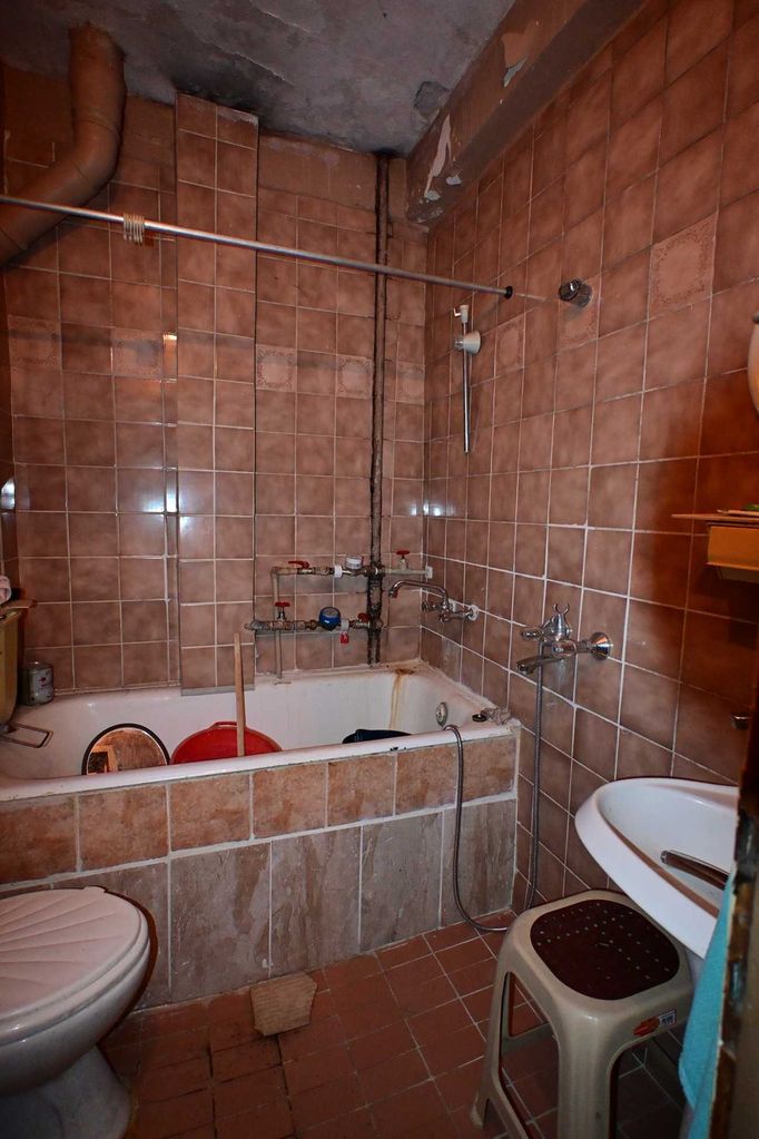 Продава се Двустаен апартамент в Перник, Център - 70 кв.м за 1358 €/кв.м - Снимка #7