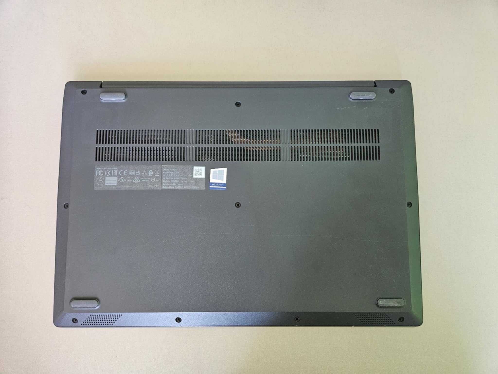 Лаптоп Lenovo V15 ADA (82C7001NBM)(сив) + зарядно