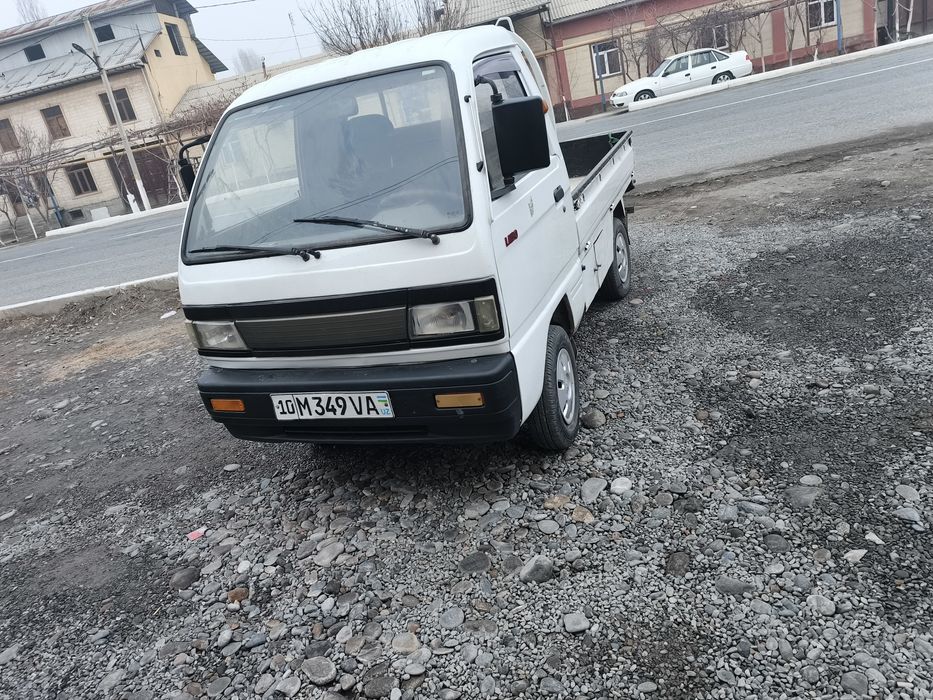 Лабо.  2000. holati yaxshi газ бор. Матор янги клнган  карабка Мос зур