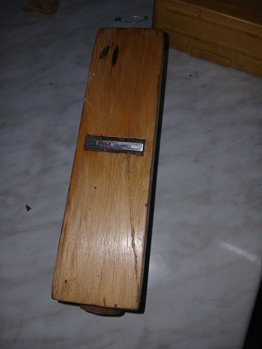 Rindea manuala pentru rindeluit lemnul .stare perfecta