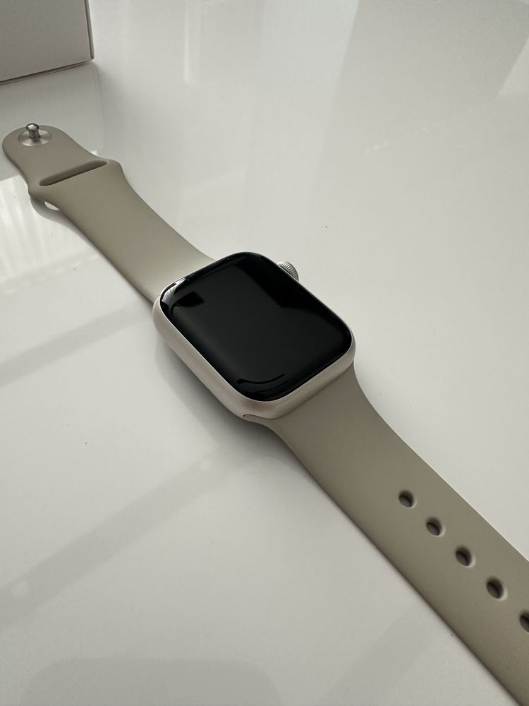 Apple Watch Series 7 – 41 mm Starlight (часовник apple 7 серия)
