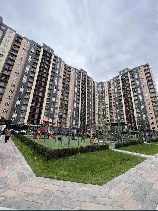 Yangi Darxon 1 da 3 xona 12 etaj mebel texnika bilan srochno sotiladi