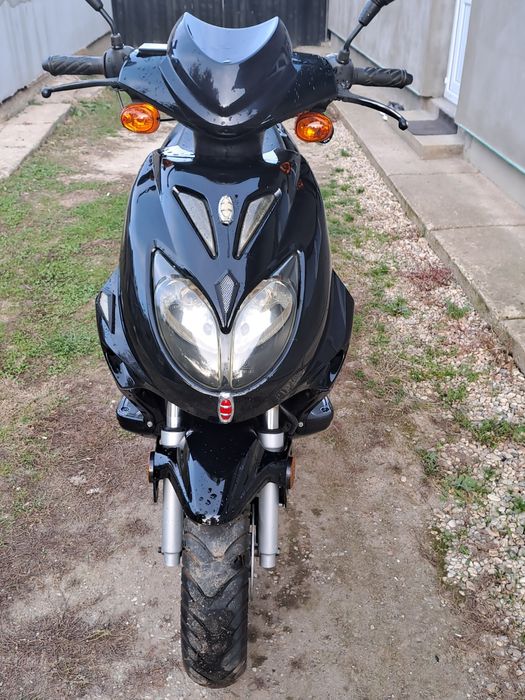 Vând scuter 49 cc 4t