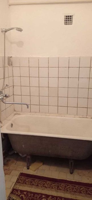 Юнусабад 3 кв. 2-хона. Срочно. Кирпичный.