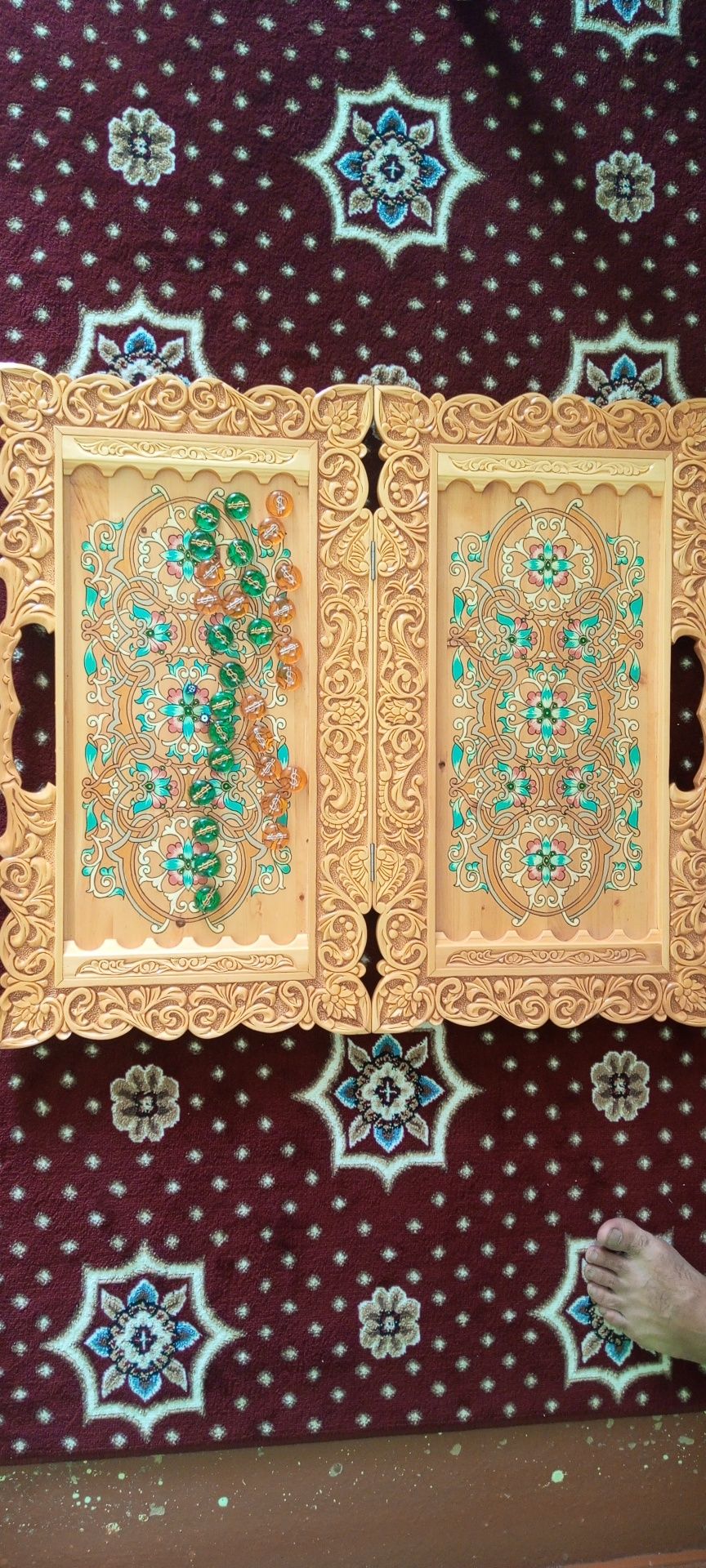 Qo'lda yasalga narda.