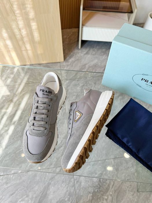 Продам новые мужские кроссовки Prada полностью натуральная кожа
