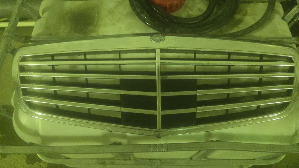 Продам решётку радиатора мерседес 221