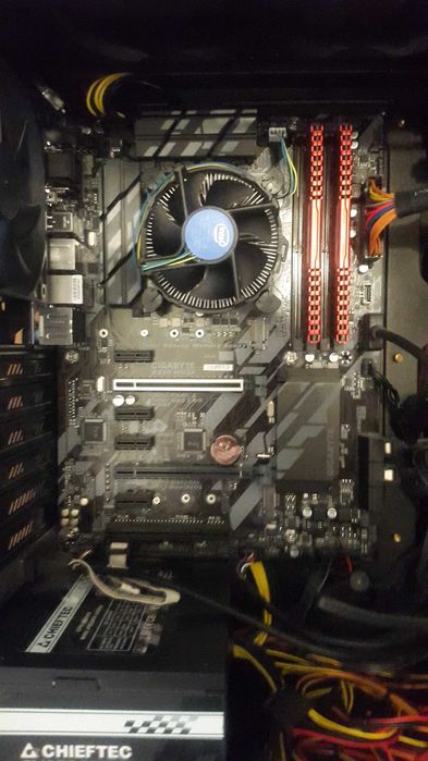 Sistem PC Unitate Calculator Gigabyte Intel i7 - 8700 16GB RAM 3000MHz