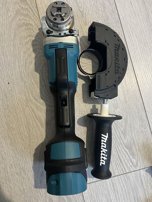 Makita DGA519 Flex