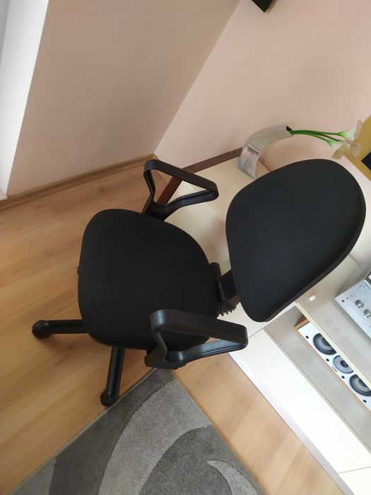 Ергономичен офис стол