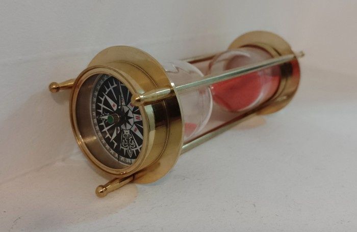 Clepsidra din alama piesa colecție cu busole la ambele capete ,stare e