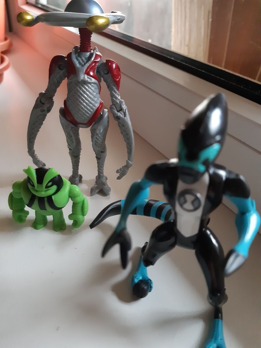 Figurine Ben 10, toate la 80lei sau separat  la 40 lei.