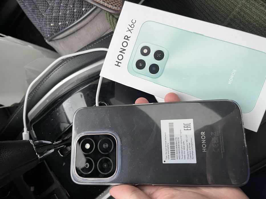 Продам почти новый Honor X6C