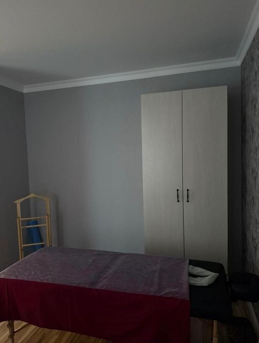 Массаж у себя в кабинете профессионально.