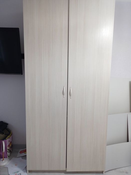 Продам шкаф в хорошем состоянии высота 230.ширина 105.