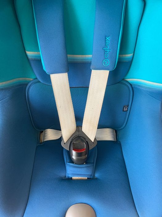 Въртящо детско столче за кола Cybex Sirona SX2 i-Size, до 105см