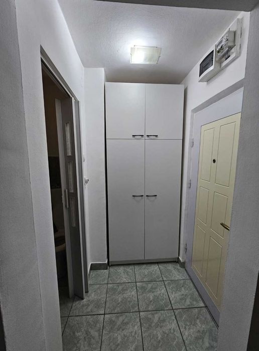 Inchiriez apartament cu 1 camera zona Sovata cu loc de parcare