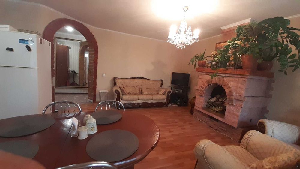 Продам 4-х комнатную квартиру в районе Погодина