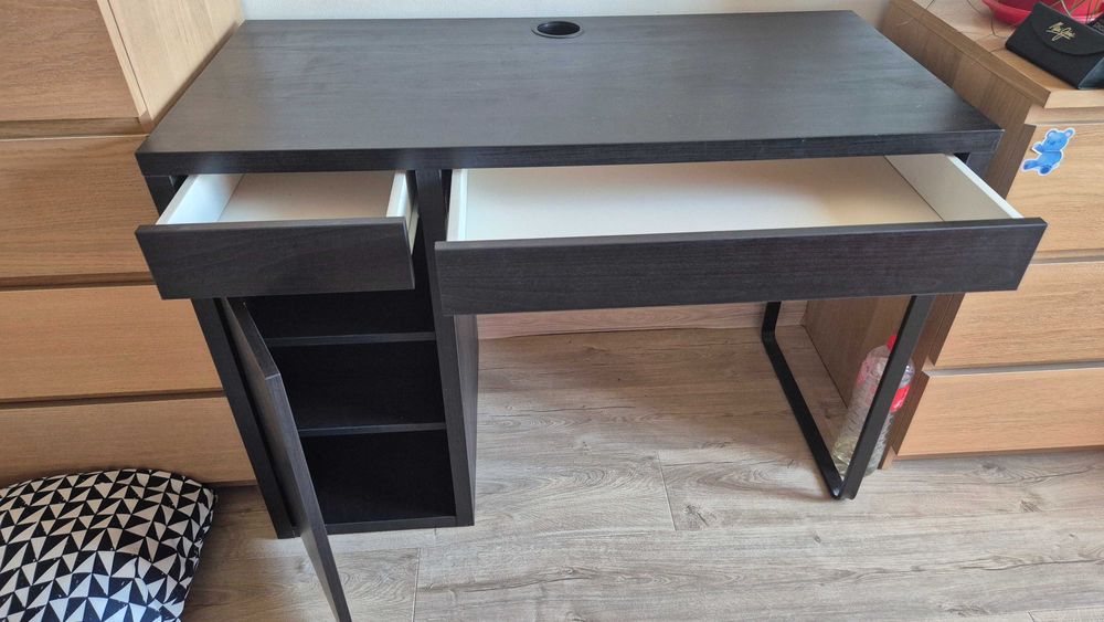Бюро IKEA черно за дома или ученика