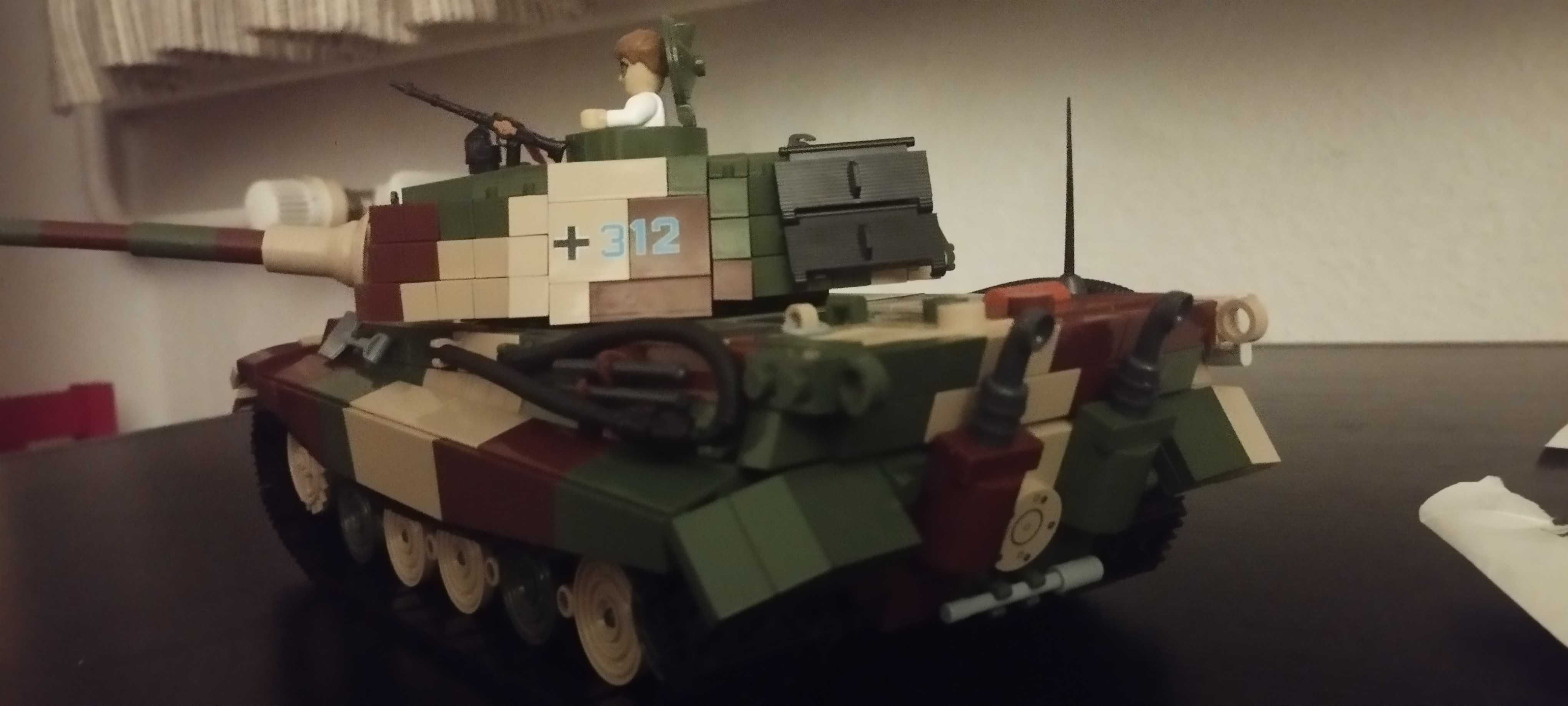 Cobi конструктор Tiger 131 и Königstiger танкове