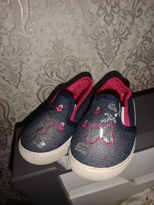 Продам детскую обувь