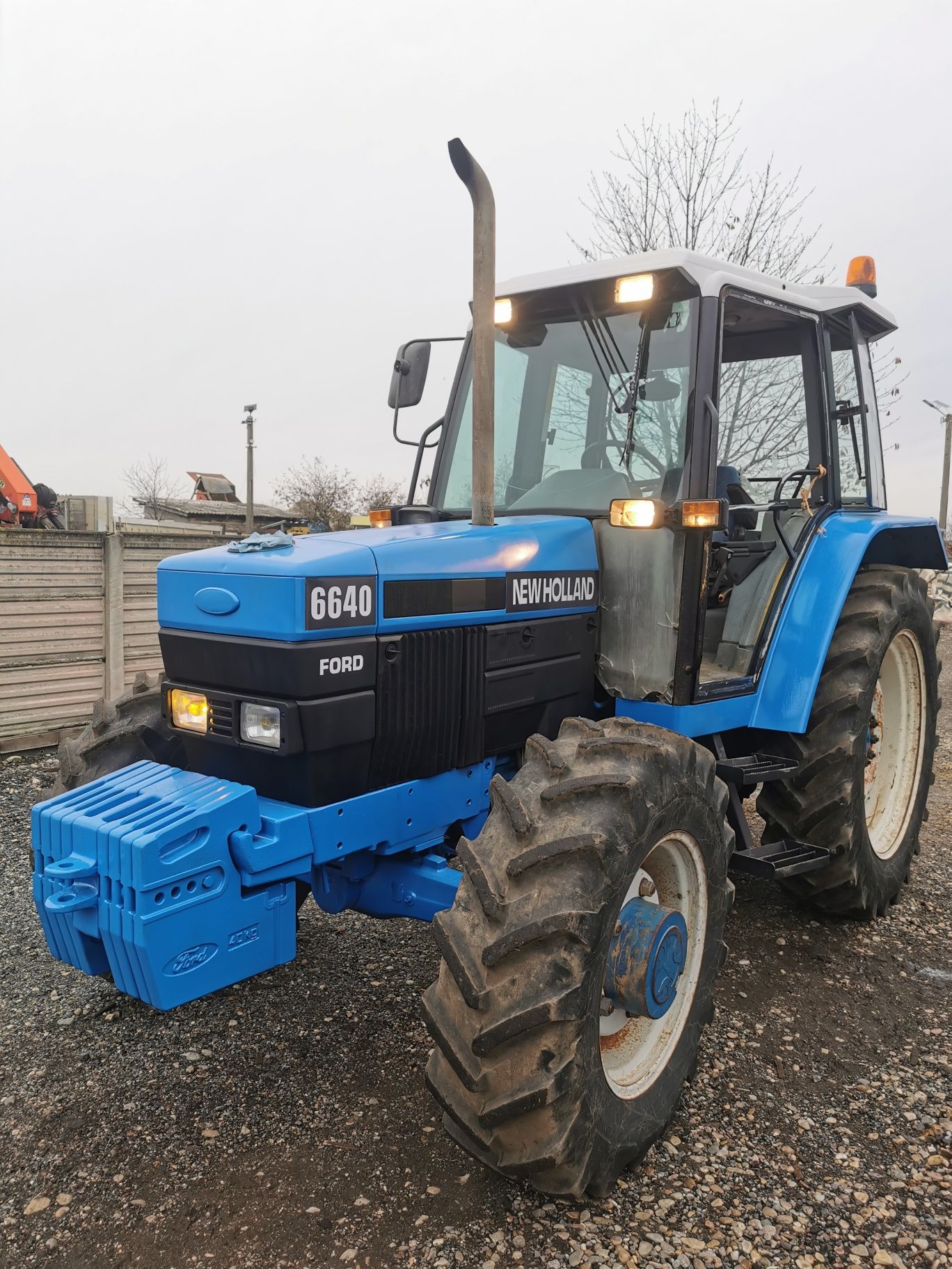 Tractor agricol New Holland Ford 6640