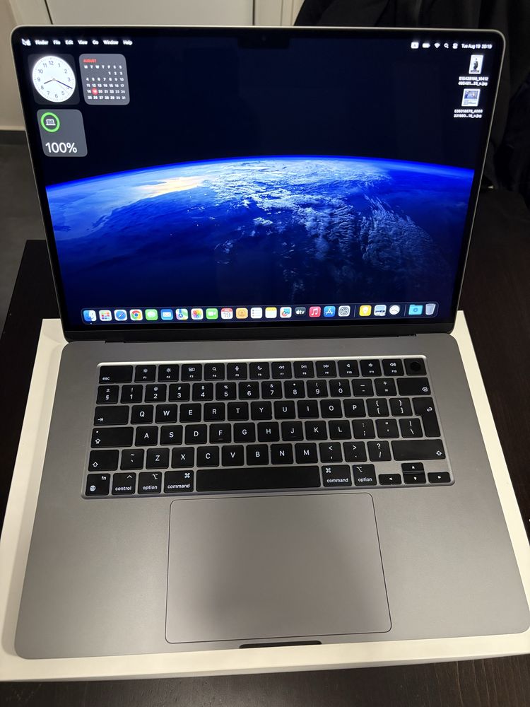 MacBook Air M3 чип с Гаранция - 15 инчов модел 2024