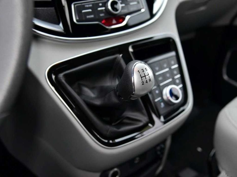 JAC M4 — qulay va zamonaviy mikroavtobus