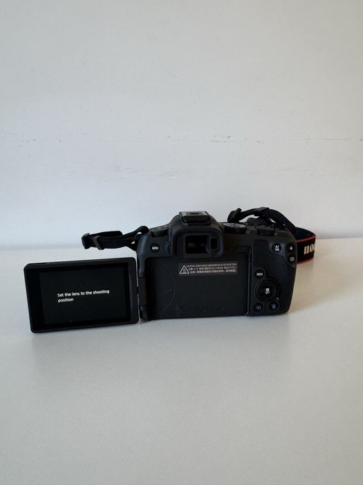 Canon EOS R8 фотоапарат с обектив