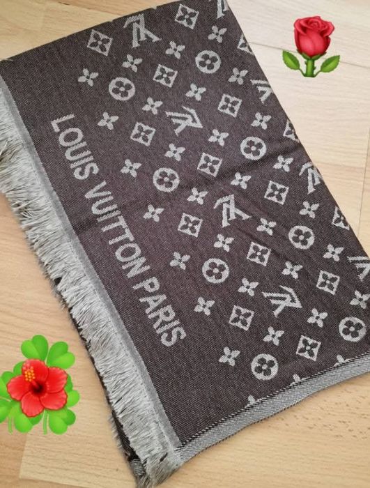 Esarfe/saluri unisex doua fețe Louis Vuitton,saculet, etichetă