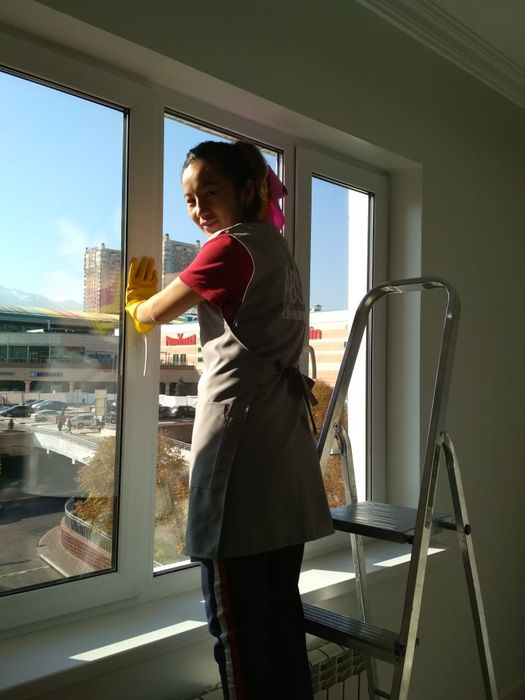 Мойка окон и витражей в Алматы. Терезе жуу. Үй тазалау.. Уборка кварти