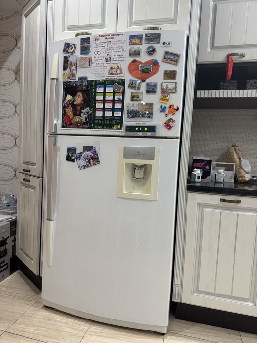 Холодильник LG в рабочем состоянии , ширина 86, высота 178