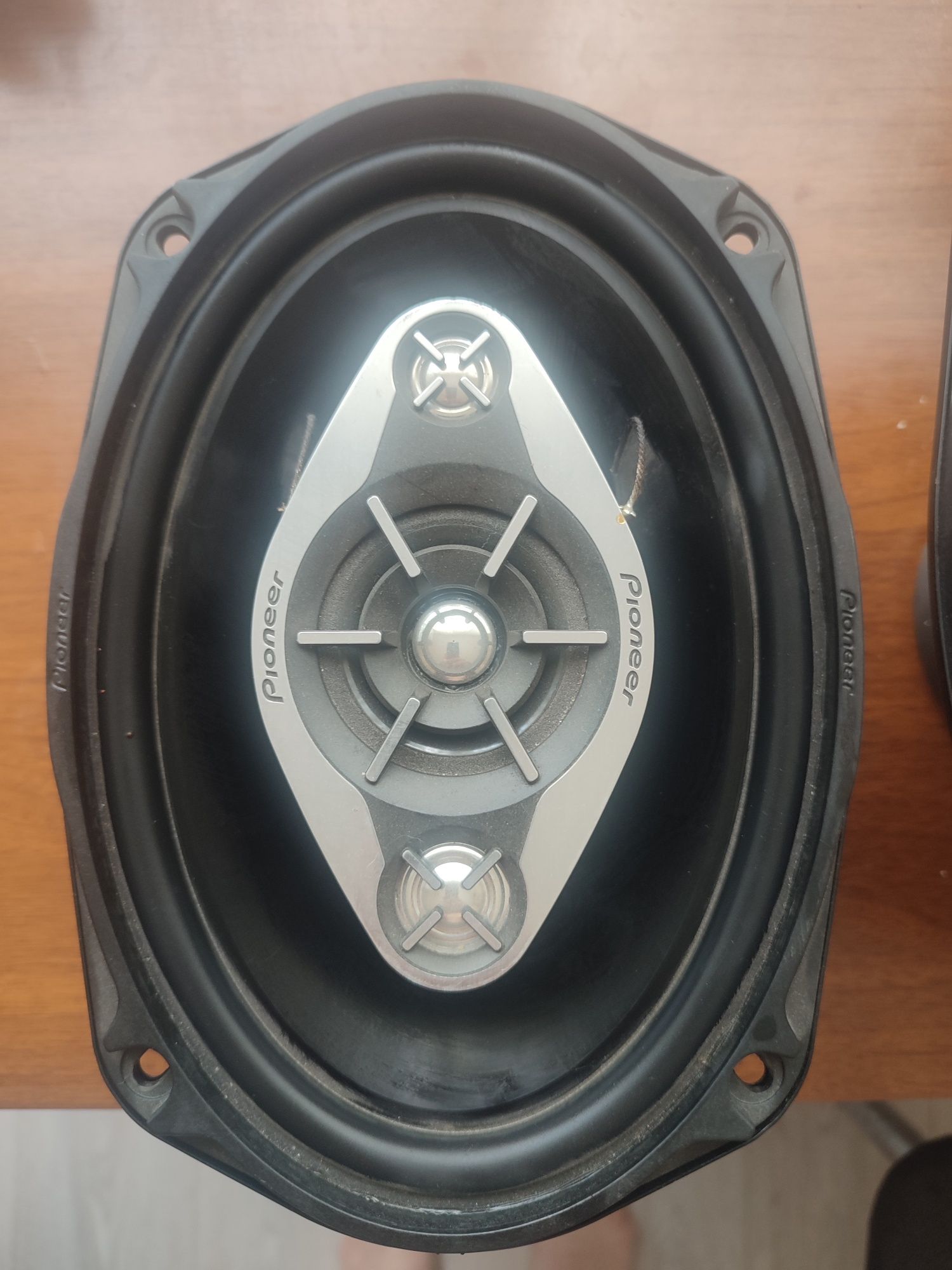 Продавам авто колони pioneer елипси