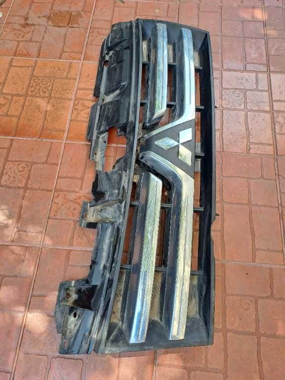 Grila radiator Mitsubishi Pajero 4 an 2007-2010 originala