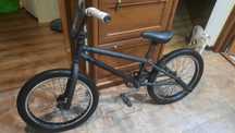 Велосипед BMX в хорошем полностью исправном состоянии