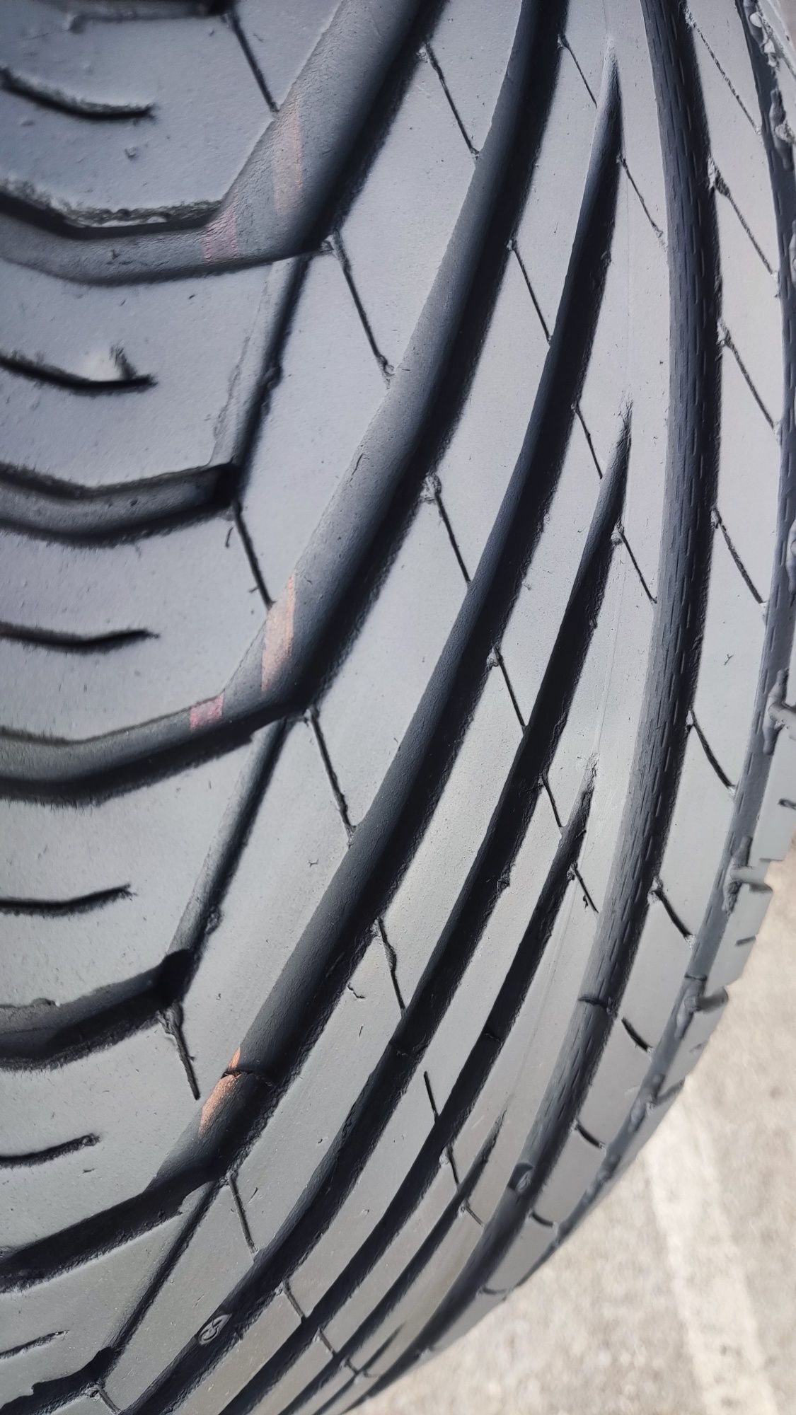 1бр. лятна гума 245/45/17 Uniroyal Rain Sport 
dot22
7.7mm
Добро състо