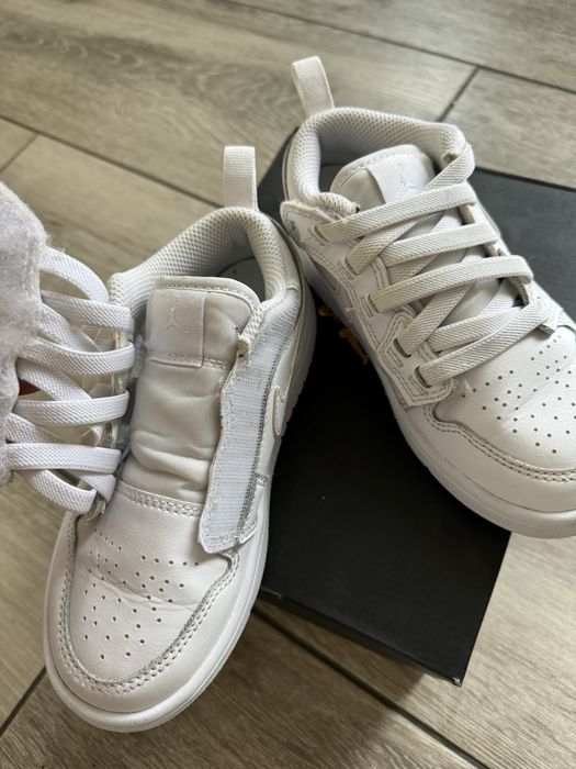 Adidasi  Nike Jordan 1 alt nr 30 impecabili