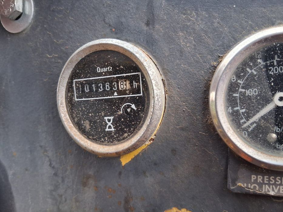 Încărcător frontal/Volă