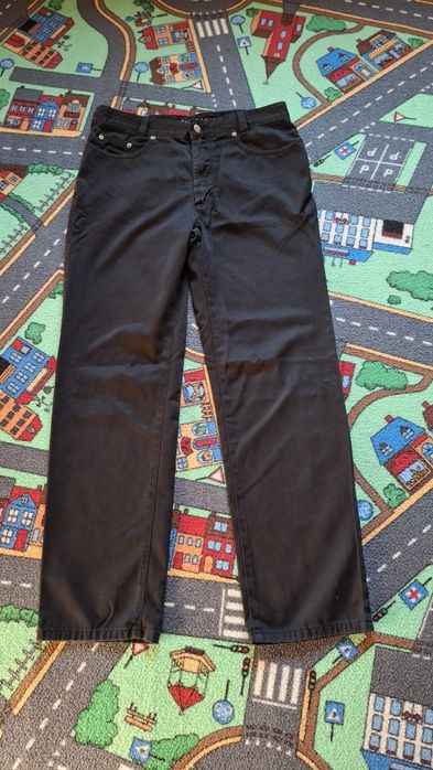 Pantalonii băieți mărimea 174