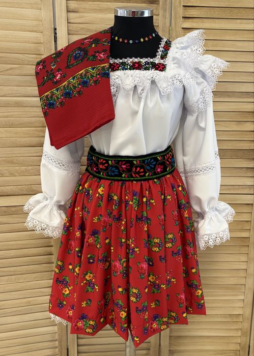 Costum traditional/popular pentru femei de Maramures autentic, complet