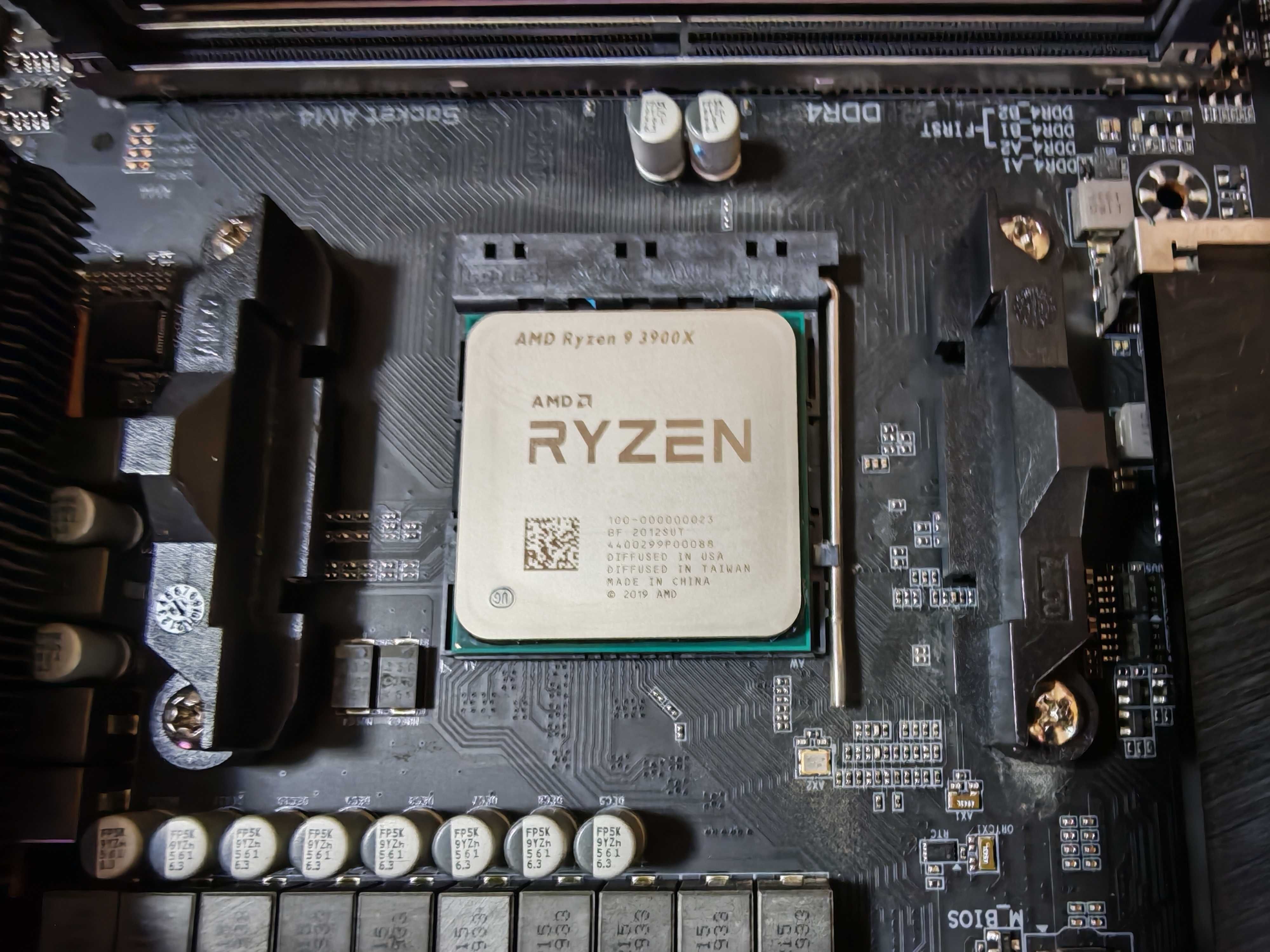 Дъно X570 AORUS ULTRA + Процесор AMD Ryzen 3900X+ Рам 32GB(2x16GB)DDR4