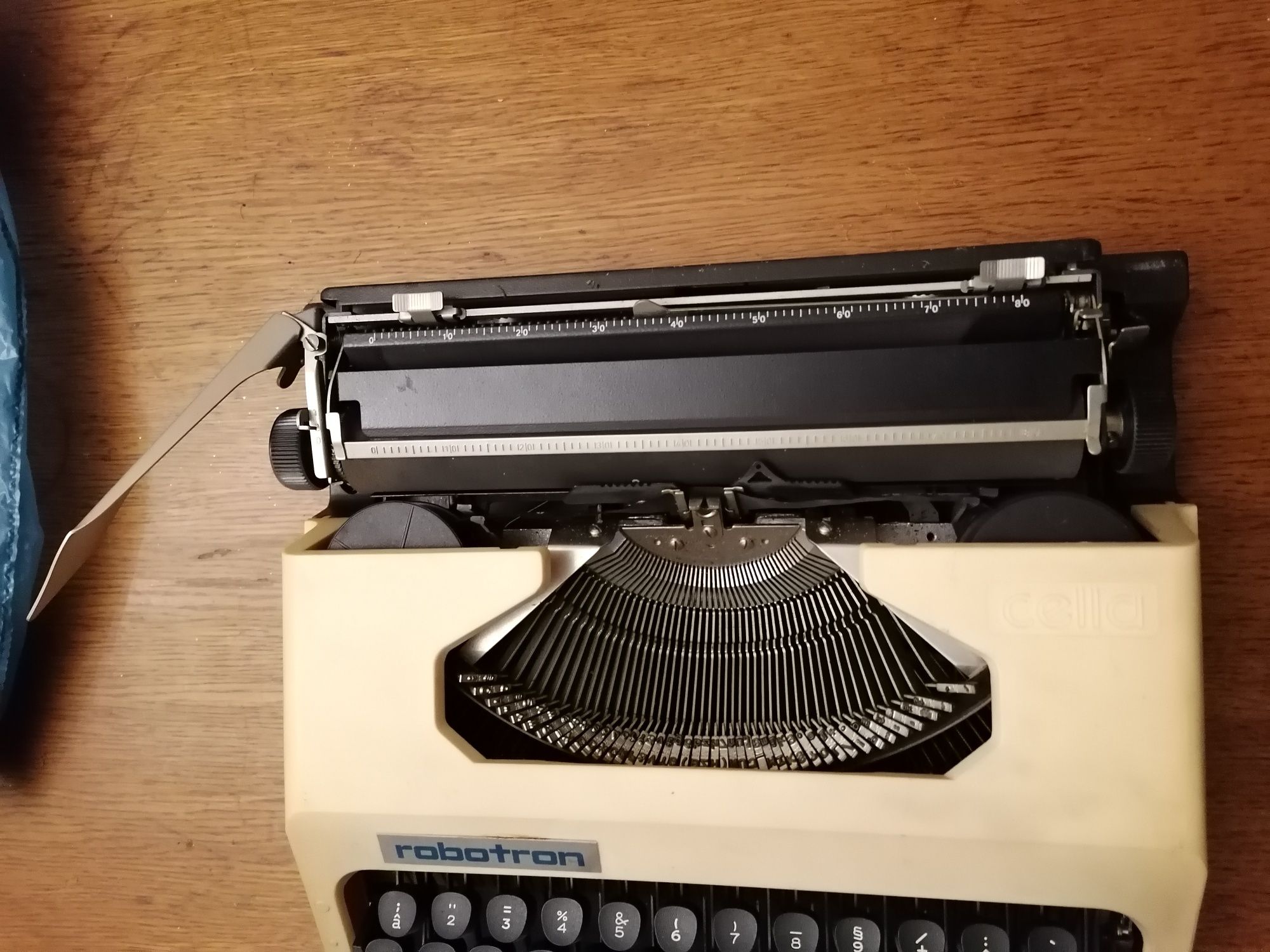 Mașina de scris în stare foarte bună Robotron