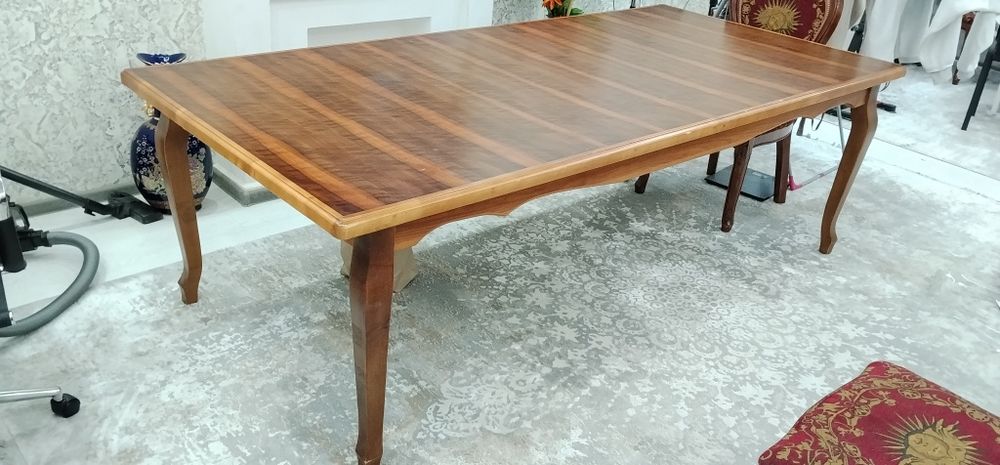 Продам стол без стульев, в хорошем состоянии.