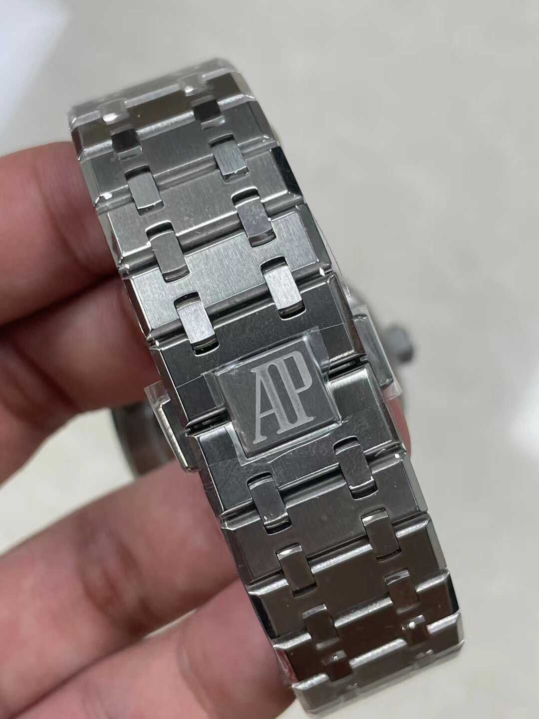 Audemars Piguet Royal Oak сребристо-зелено