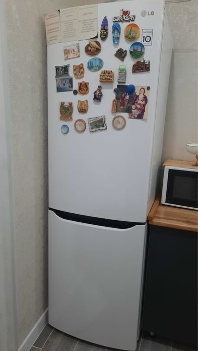 Холодильник LG в хорошем состояние