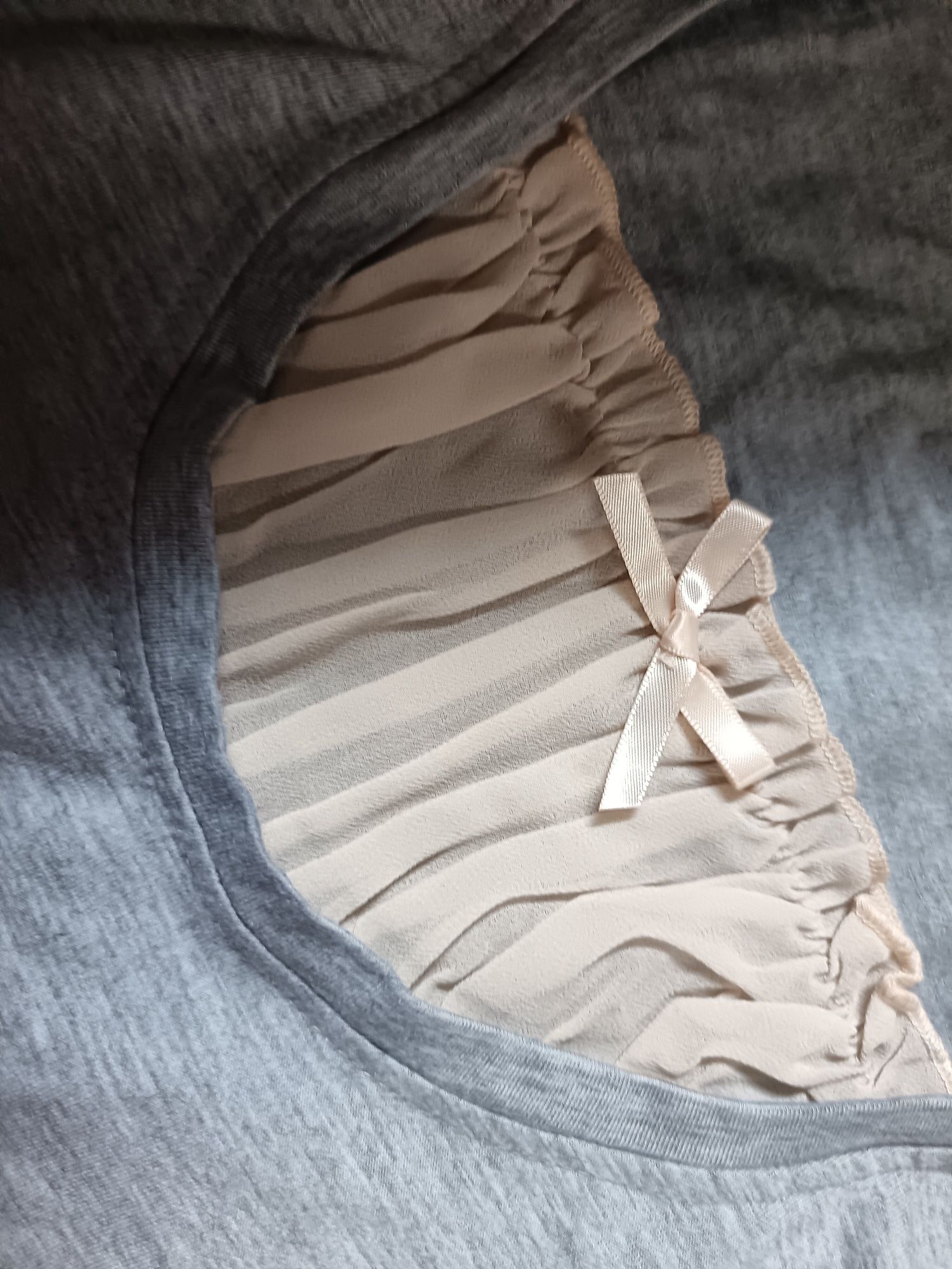 Tricou gri cu fundiță