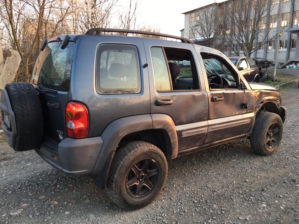 Jeep Cherokee 2.8 CRD Джип Чароки 2.8 на части!!